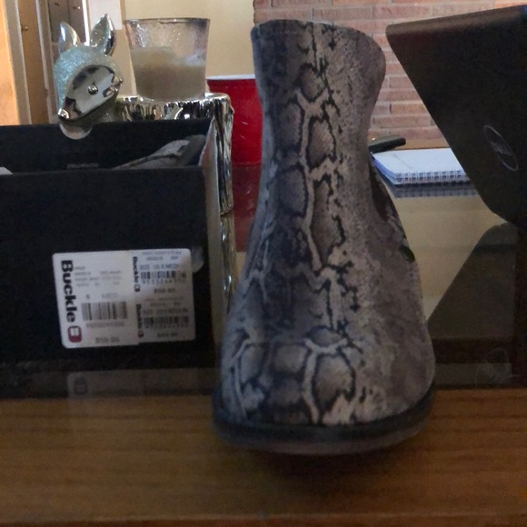 Snake skin styled boots - Picture 3 of 4